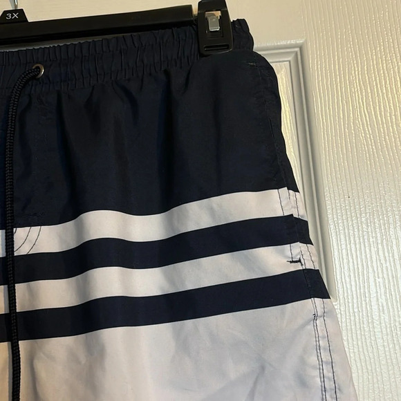 Club Room men’s white and blue swim trunks size small - Picture 3 of 7
